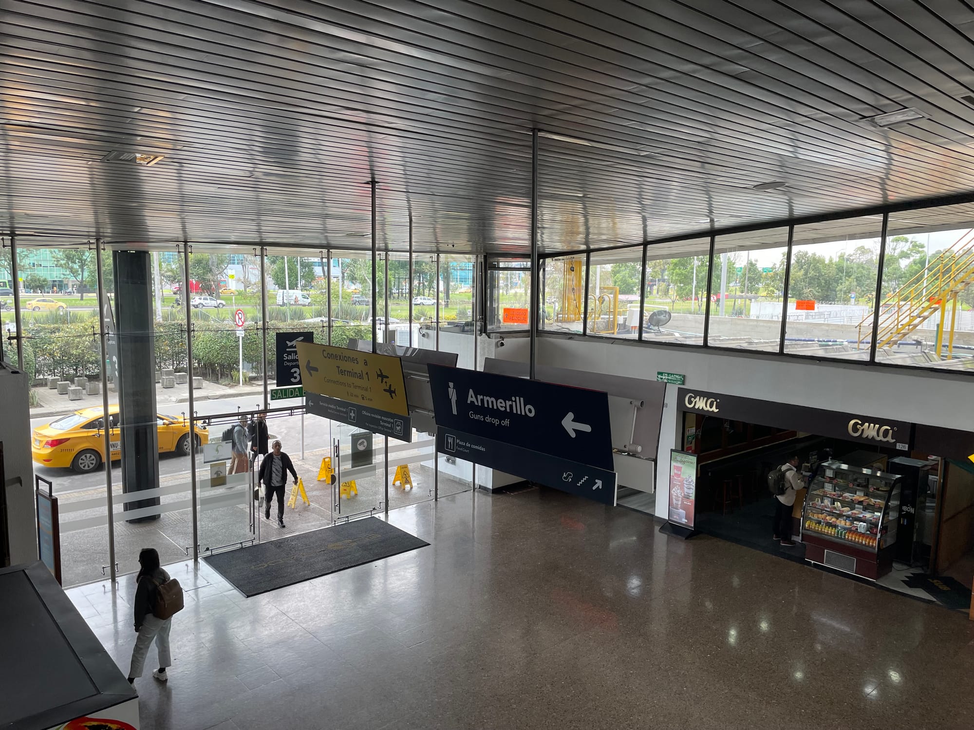Waffenabgabe am Flughafen Bogota